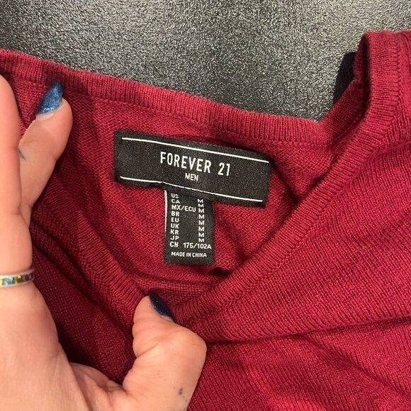 Forever 21 Mens Sweater Size Medium Long Sleeves Crew Neck Solid Plain Maroon - Picture 2 of 3
